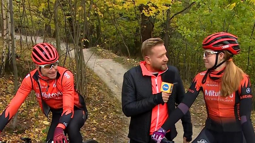 trenują kolarstwo górskie