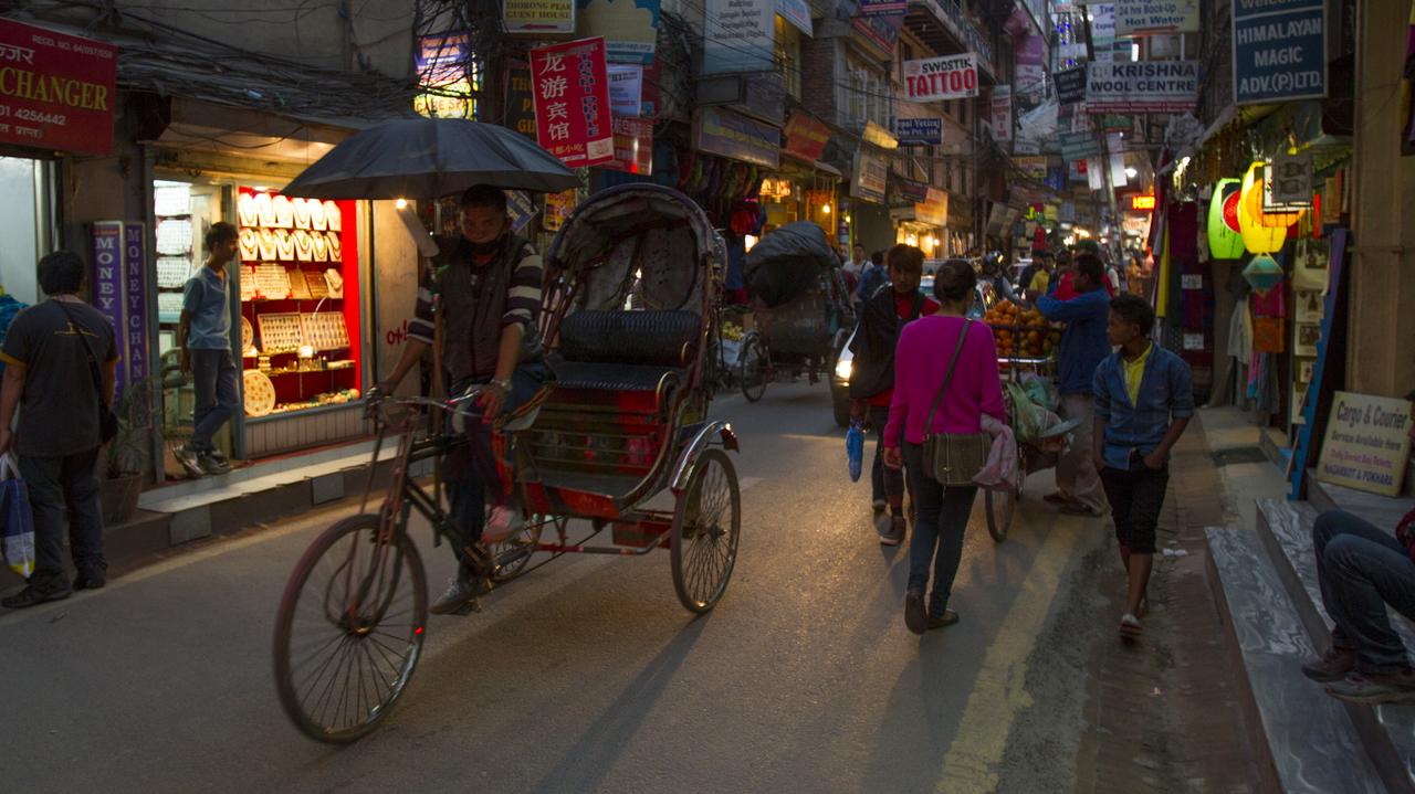 zatłoczona ulica w Katmandu