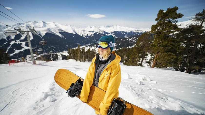 Jak wybrać najlepszą odzież snowboardową? Jakie cechy powinno mieć ubranie na snowboard?