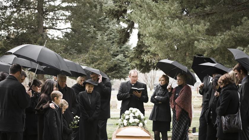 Caitlin Doughty opowiada o branży funeralnej.