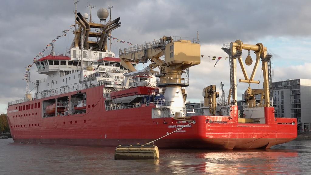 Anna Seknara relacjonuje pobyt statku RRS „Sir David Attenborough”  w londyńskim porcie.