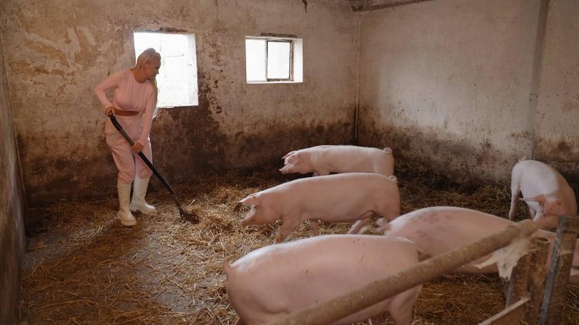 Iza i Julia z "Królowych życia" w Damach i wieśniaczkach