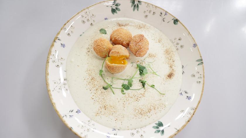 Smażone żółtko z fondue 