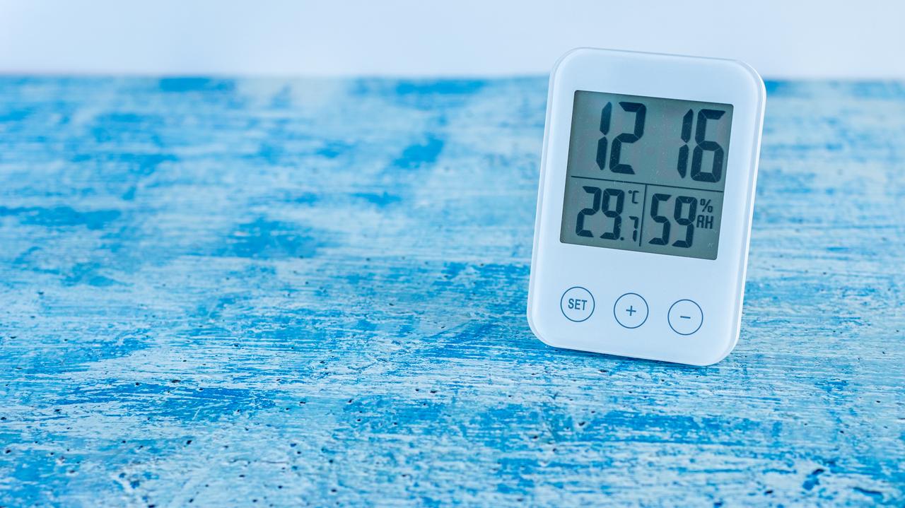 Na czym polega działanie termometru z higrometrem?