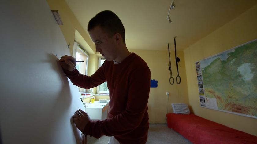 17-letni Igor z autyzmem wyraża swoje emocje w obrazach 