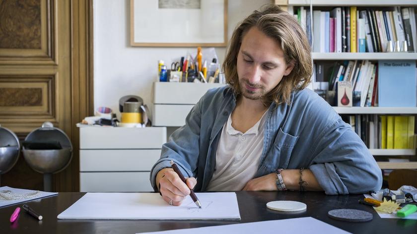 mężczyzna, który rysuje 