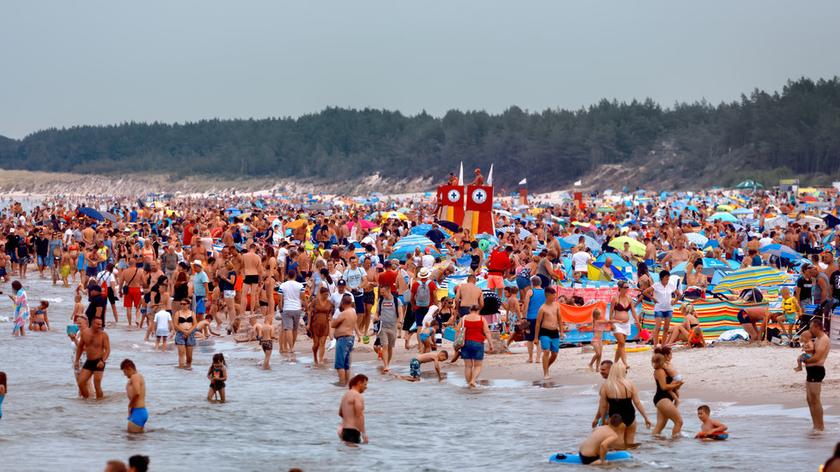 ludzie na plaży