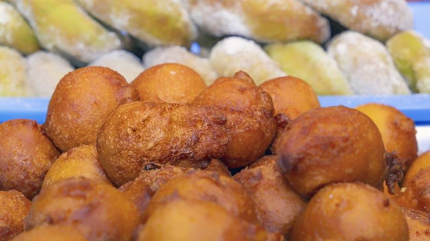 Ten przepis podbija internet, czyli bananowe pączki tylko z czterech składników