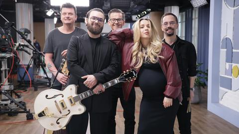 Paula Roma w piosence "Płonę"