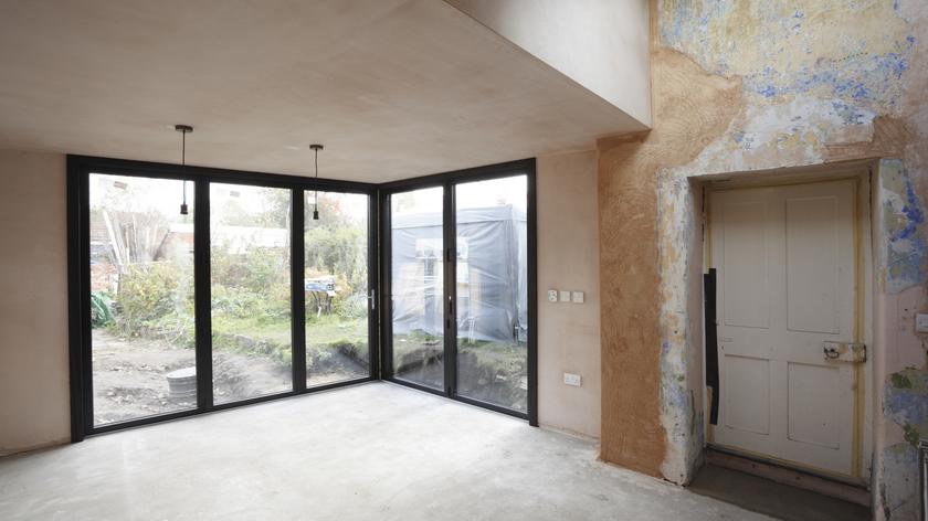 Sufit w niewyremontowanym mieszkaniu