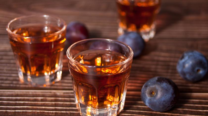 Napój alkoholowy ze śliwki