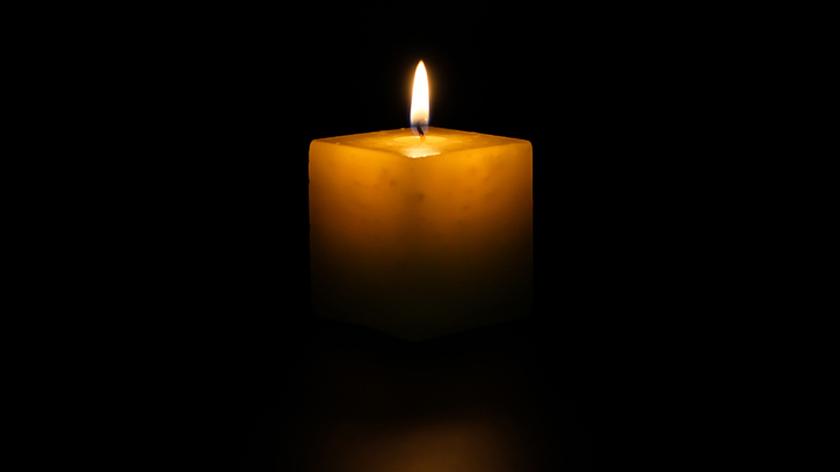 Płonąca świeca. Śmierć. Nie żyje Sally Kellerman.