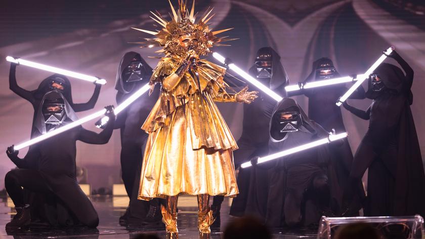 Półfinał muzycznego show wzbudził mnóstwo emocji. Która gwiazda kryła się pod przebraniem Słońca?