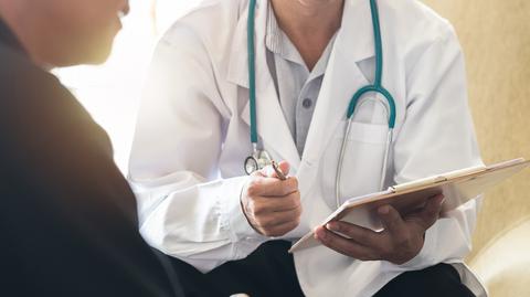 Mężczyzna zaczął mówić z obcym akcentem 
