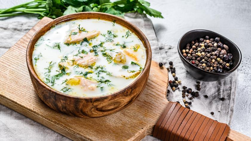 Zupa rybna w ozdobnej misce