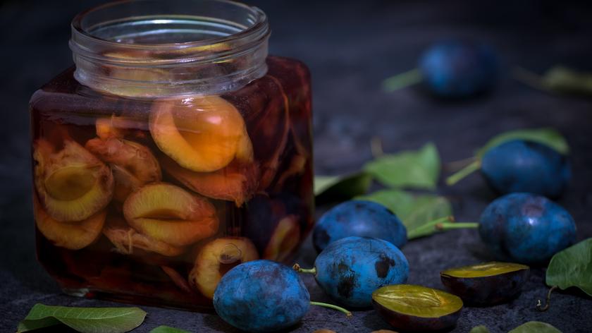 Śliwki w zalewie solnej