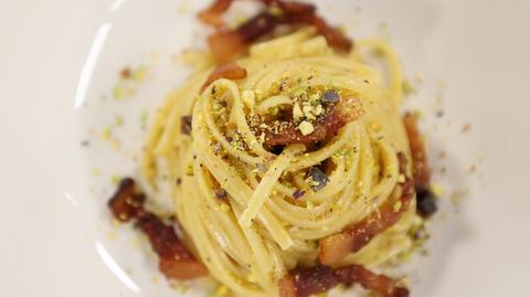 Spaghetti alla Carbonara pistacjowa - przepis Matteo Brunettiego