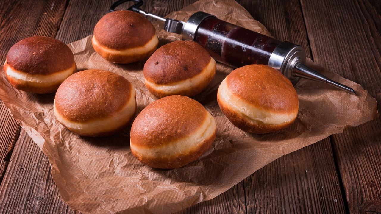 Dlaczego pączki powinny mieć jasne obwódki? Jak je zrobić?