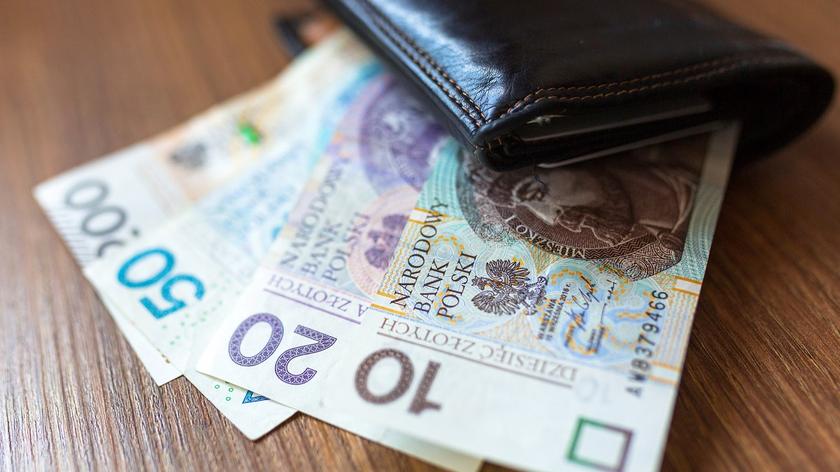 Pieniądze wystające z portfela
