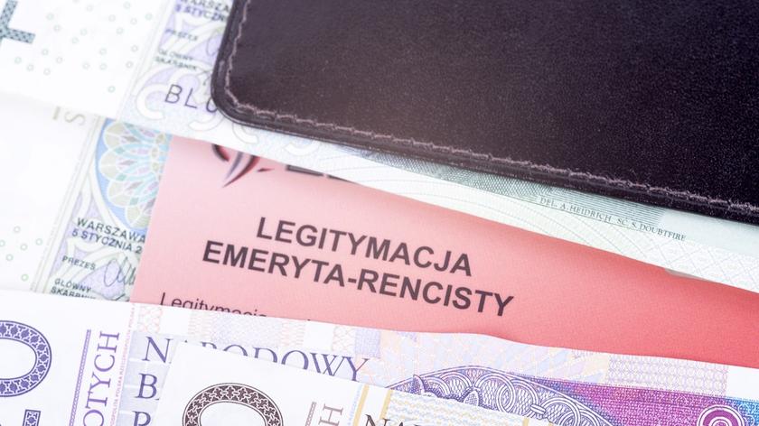 Pieniądze, legitymacja emeryta rencisty