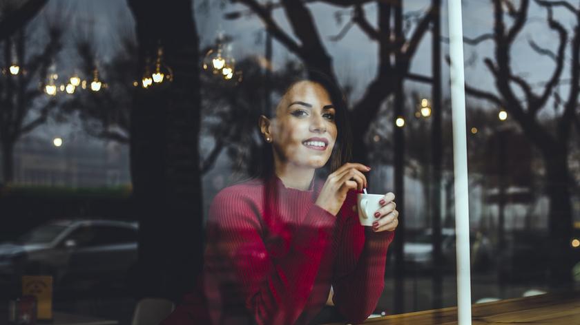 Kobieta na randce z samą sobą